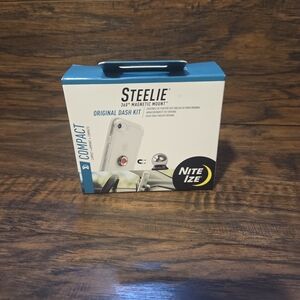 Nite Ize Steelie Original Dash Kit. 